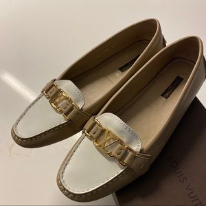 Louis Vuitton women’s oxford flat loafer Sz 9